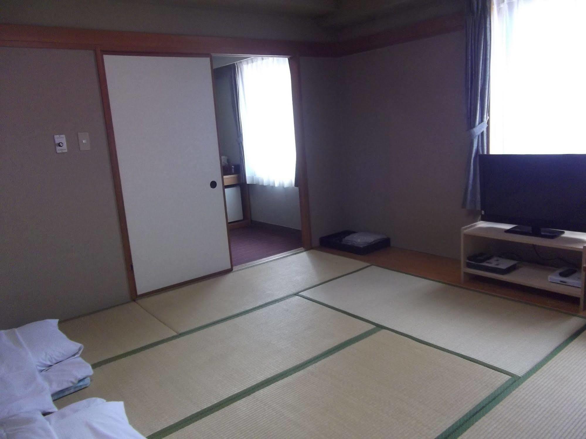 Ichikawa Grand Hotel Exteriör bild